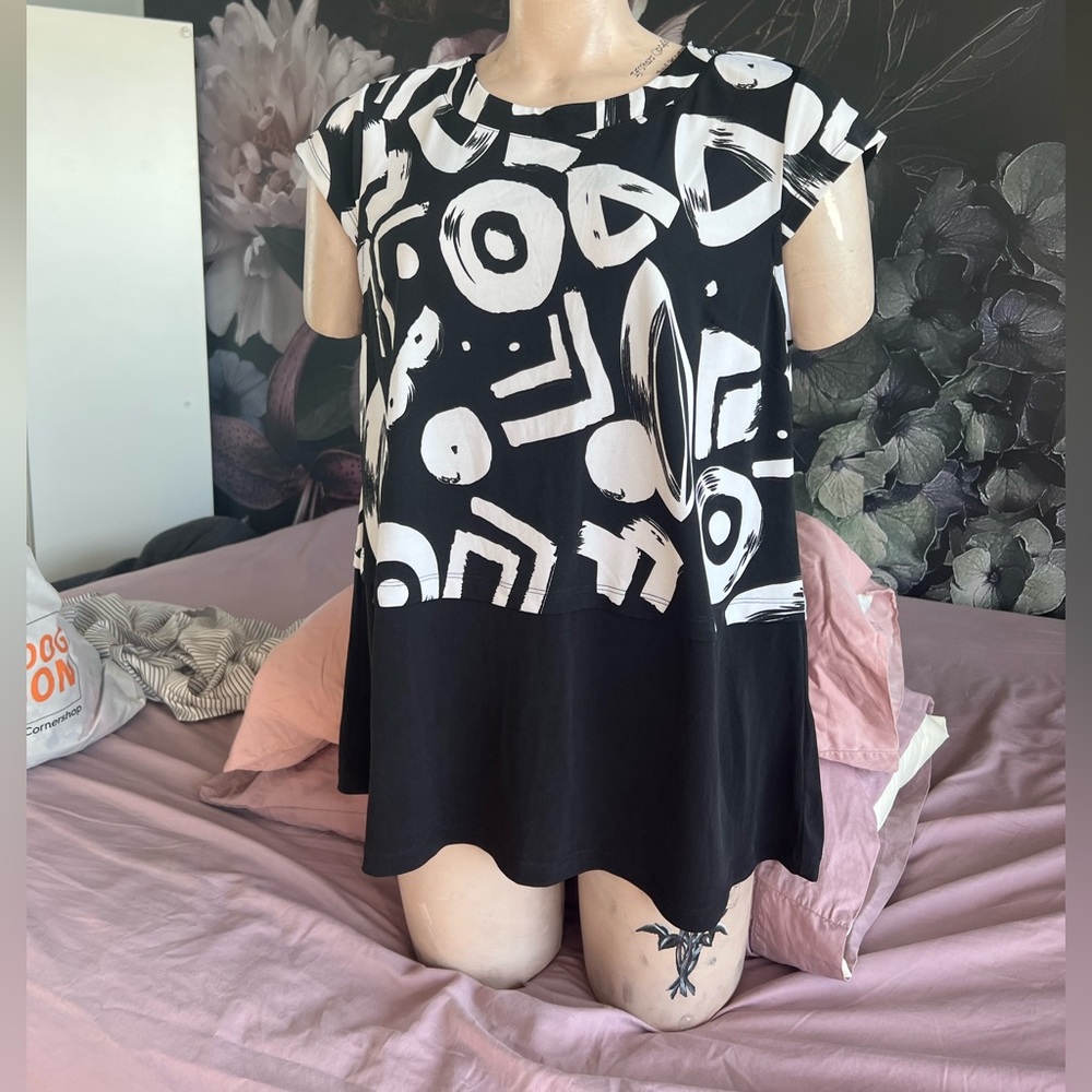 Funky pattered sleeveless blouse size 1x